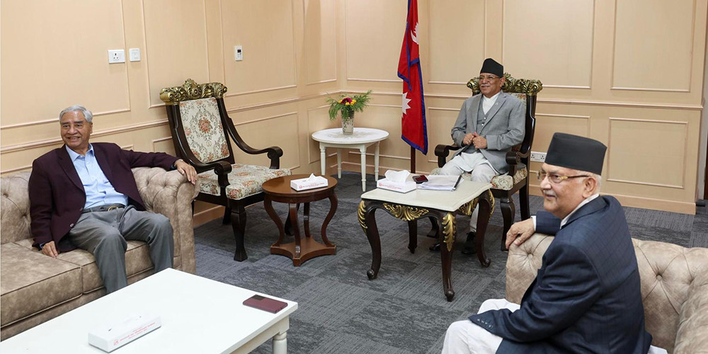 सिंहदरबारमा प्रमुख तीन दलका शीर्ष नेताको बैठक 