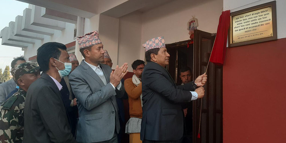गृहमन्त्री श्रेष्ठद्वारा भवन उद्घाटन