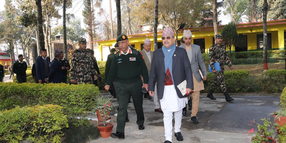 सेनाको यान्त्रिक सेवा महानिर्देशनालय निरीक्षणमा रक्षामन्त्री