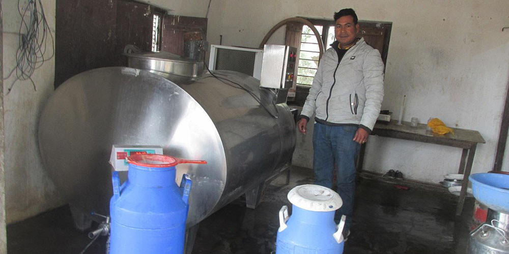 ‘अरुका लागि साइकलमा दूध बोक्ने शिवचरण डेरीका मालिक’