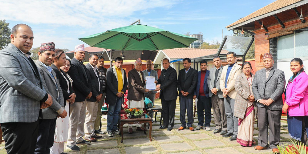 उद्योगी व्यवसायीको समस्या समाधानका लागि पहल गर्छु : राष्ट्रपति