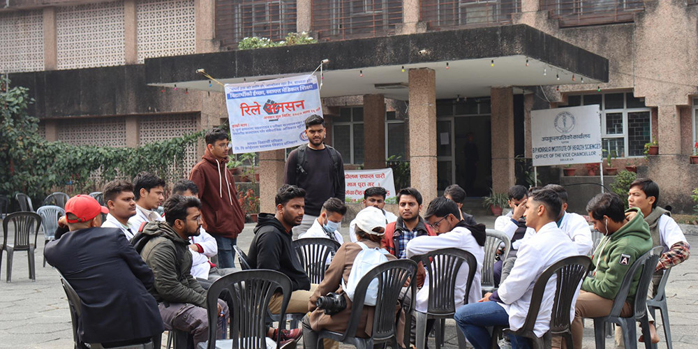 पठनपाठन नियमित गर्न बिपीका विद्यार्थीले थाले अनशन