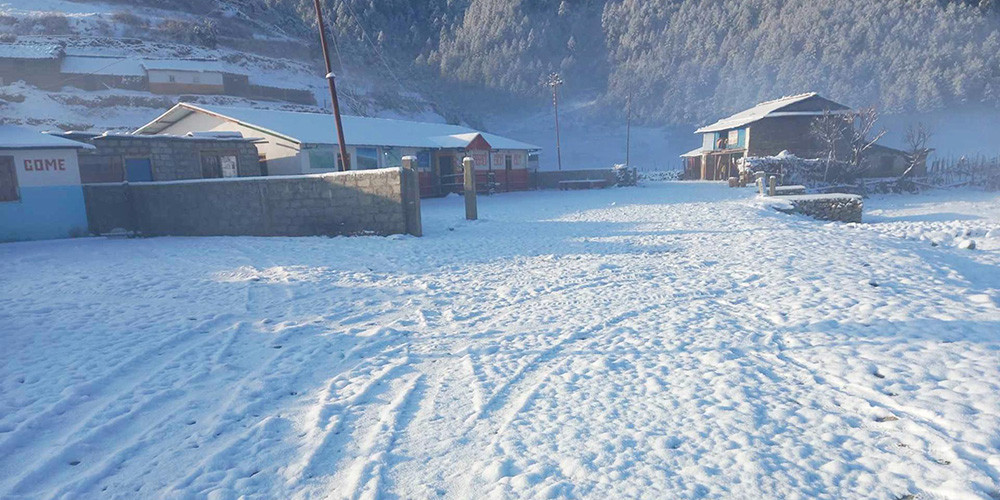 ढोरपाटनमा व्यापक हिमपात, जनजीवन प्रभावित