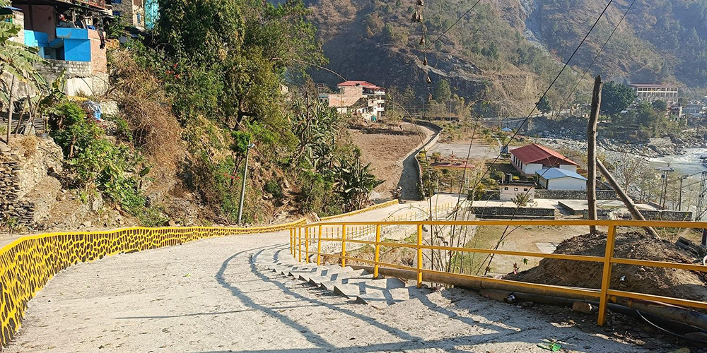 पर्यटकीयस्थल गलेश्वरमा फुटपाथसहितको सडक निर्माण