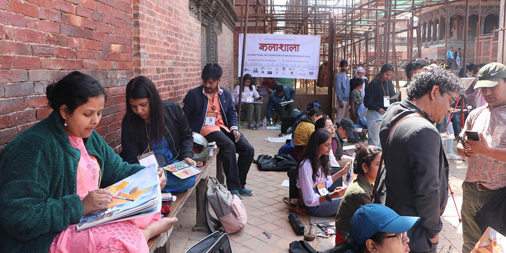 कृष्णमन्दिर नियाल्दै, क्यानसभामा उतार्दै