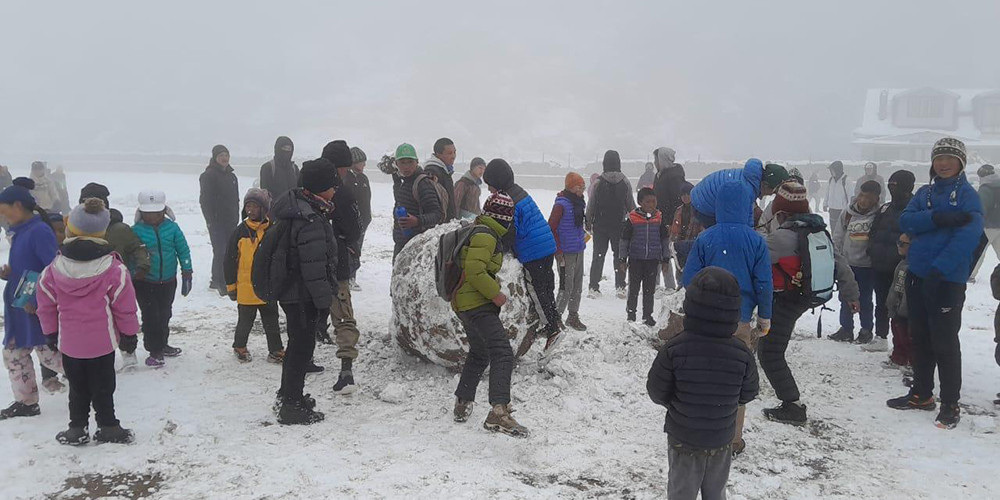 चैतको हिउँले खुम्बु क्षेत्र सेताम्मे