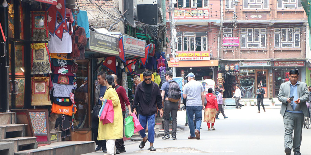 २४सै घण्टा व्यवसाय सञ्चालन गर्ने निर्देशनपछि ठमेल उत्साहित