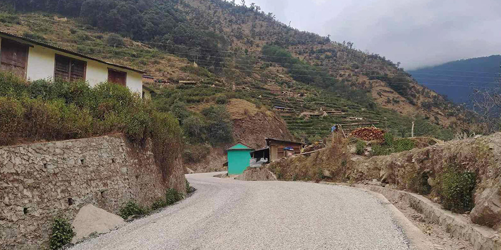 सडक विस्तारसँगै सुनसान बन्दै गाउँ