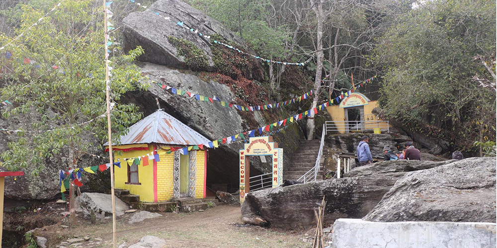भोजपुरको सन्तानेश्वर मन्दिर संरक्षणमा जुटे स्थानीय