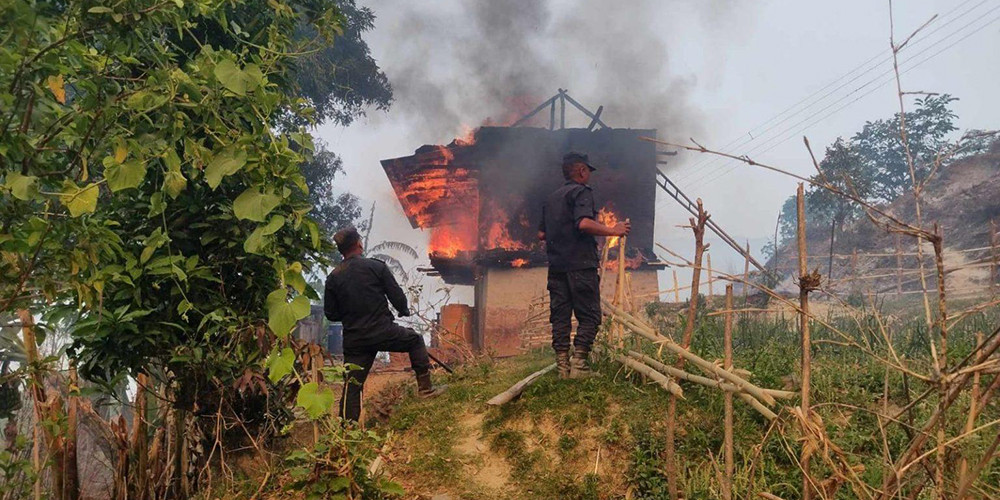 सोलुखुम्बुमा डढेलोले दश घर जले, दर्जनौँ पशुचौपाया हताहत