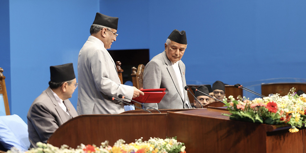 आकर्षक नारासहितका नीति कार्यक्रम