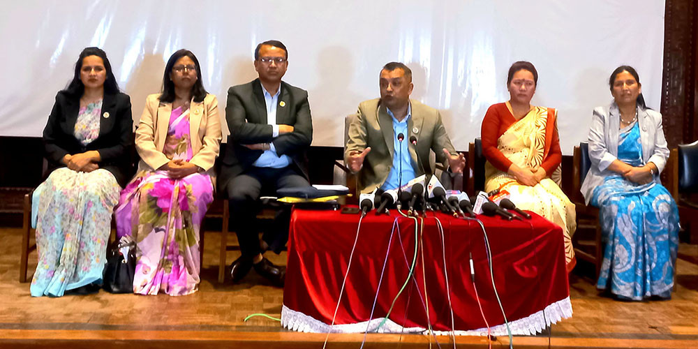 कांग्रेस महामन्त्री थापा भन्छन् :  संसद्‌भित्रको अप्रिय स्थितिको प्रमुख जिम्मेवारी सभामुखले लिनुपर्छ  