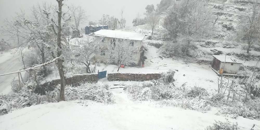 तेस्रोपटक हिमपात : तीन राजमार्ग बन्द, जनजीवन कष्टकर