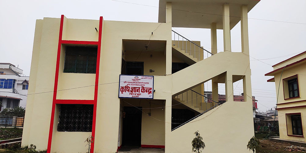 कार्यालय सहयोगीले नायबसुब्बाको परिचयपत्र झुण्ड्याउँदा …