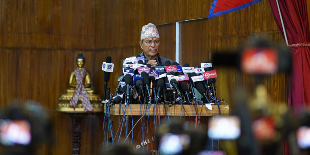 एमाले अध्यक्ष केपी ओलीमाथि खनिए नेता भीम रावल 