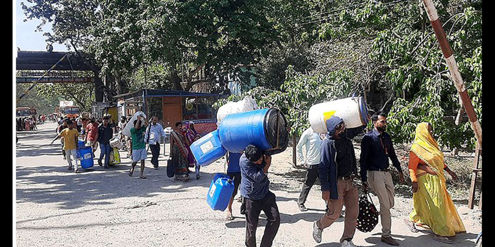 नयाँ वर्ष मनाउन घर फर्कंदै नेपाली
