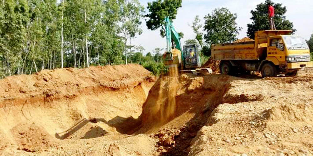 राष्ट्रिय गौरवका आयोजनाका नाममा मनपरी चुरे दोहन