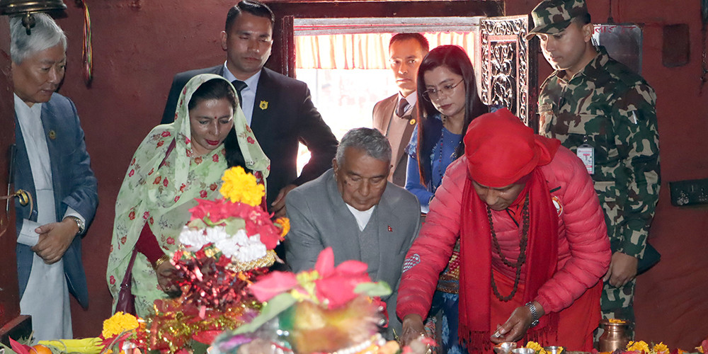 राष्ट्रपति पौडेलबाट बागलुङ कालिकामा पूजाआराधना