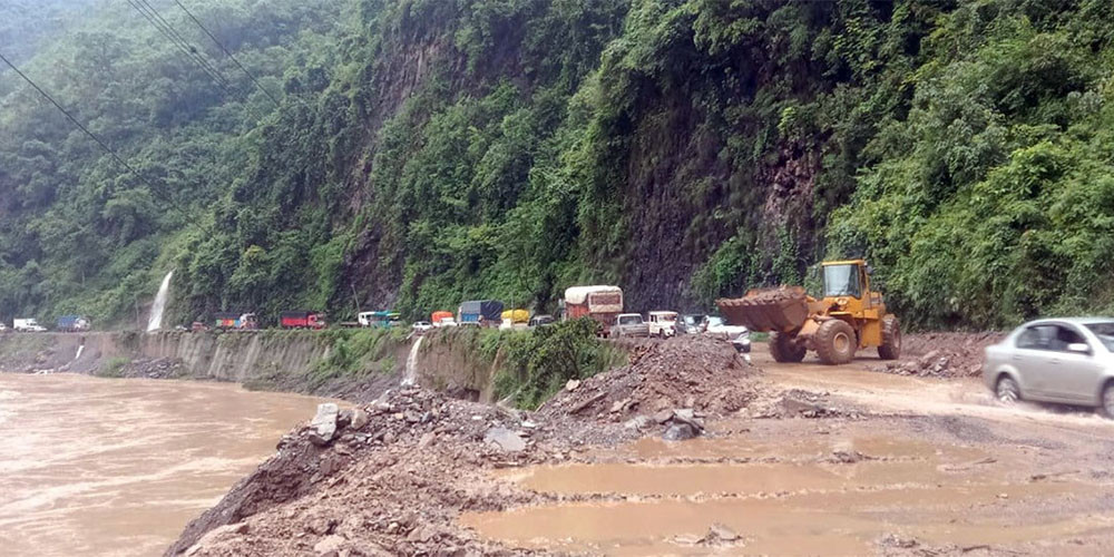 पहिराले ट्रक पुरिदा दुईको मृत्यु