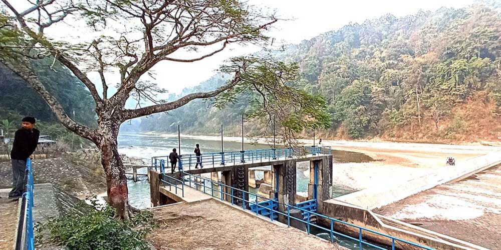 धार्मिक तथा पर्यटकीय क्षेत्र दोमुखामा पर्यटकको लर्को