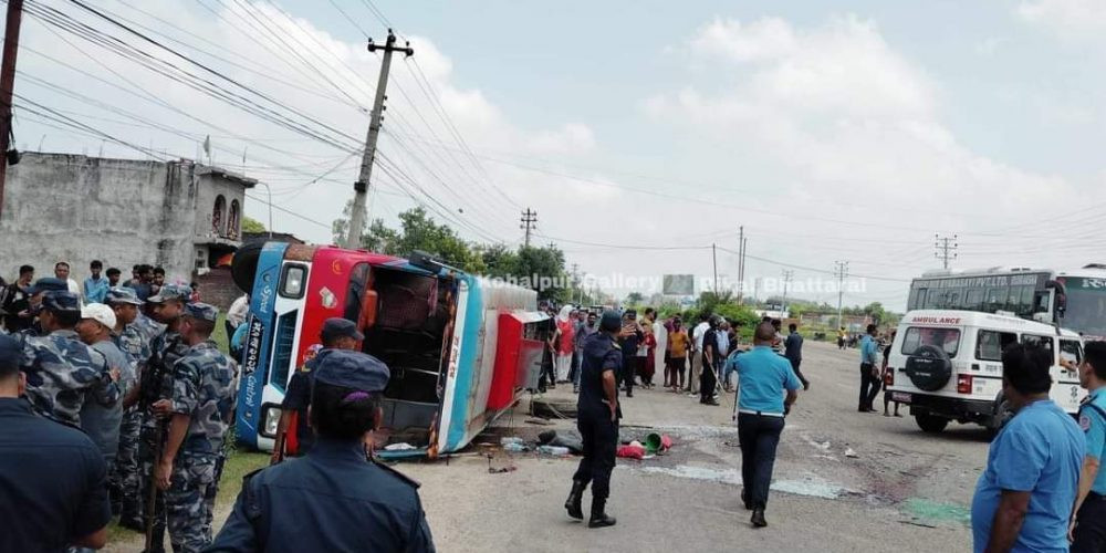कोहलपुर–नेपालगन्ज सडकखण्ड दुर्घटना, २ जनाको मृत्यु, २६ घाइते  