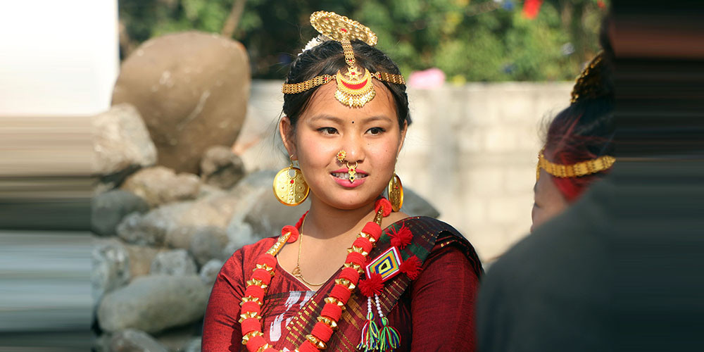 लिम्बु वेषभुषामामा  युवती