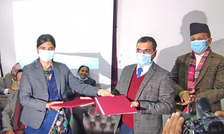कोरोनापीडित व्यवसायीलाई निब्र्याजी ऋण दिँदै गण्डकी प्रदेश सरकार 