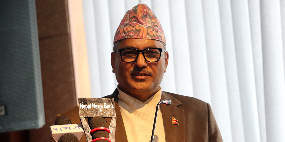 अरु देशका केन्द्रीय बैंकले कडा नीति लिइरहँदा हामीले लचिलो मौद्रिक नीति ल्यायौँ : गभर्नर अधिकारी