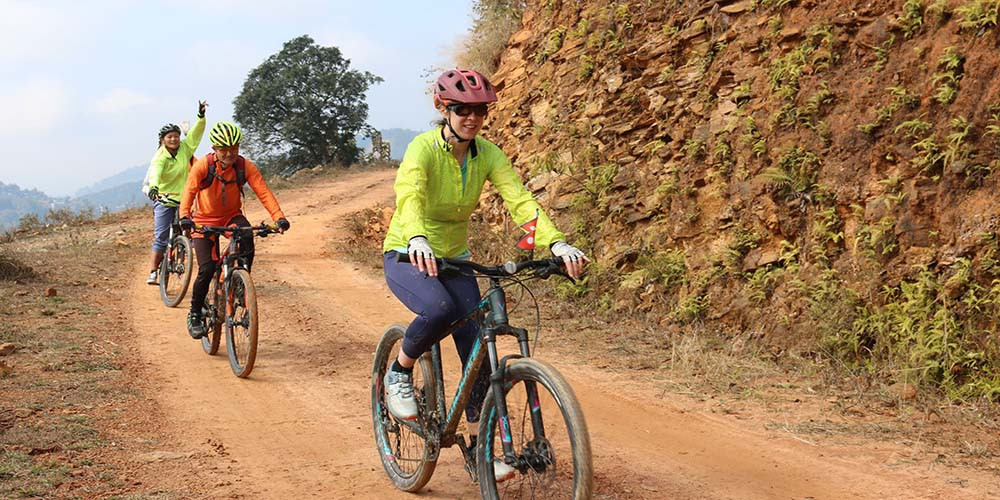 वेगनास फेरोमा बेलायती राजदूतको साइकल यात्रा