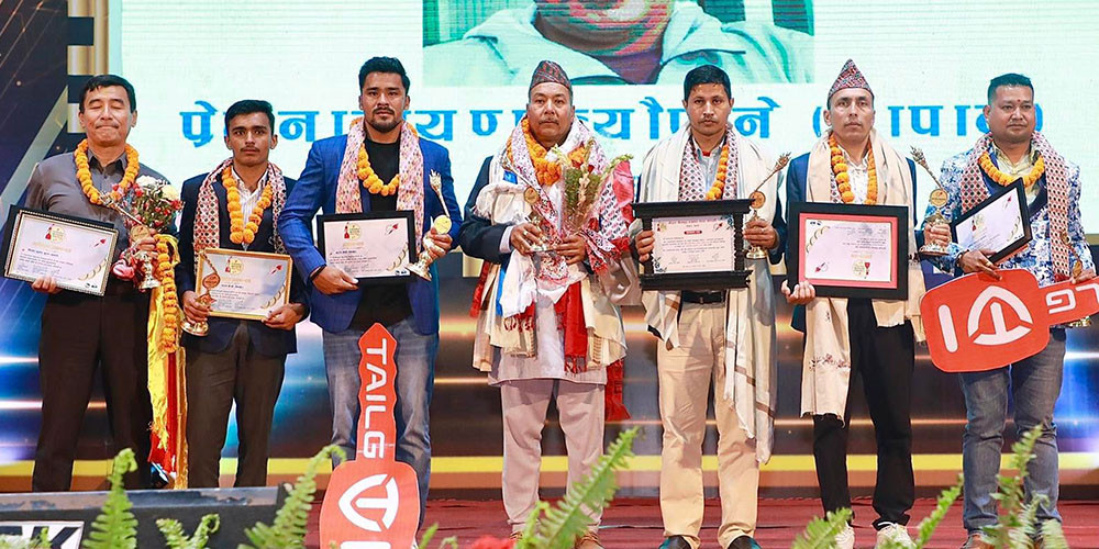 पोखरा स्पोर्टस अवार्ड : क्रिकेटर करण र फुटबलर सावित्रा सर्वोत्कृष्ट 