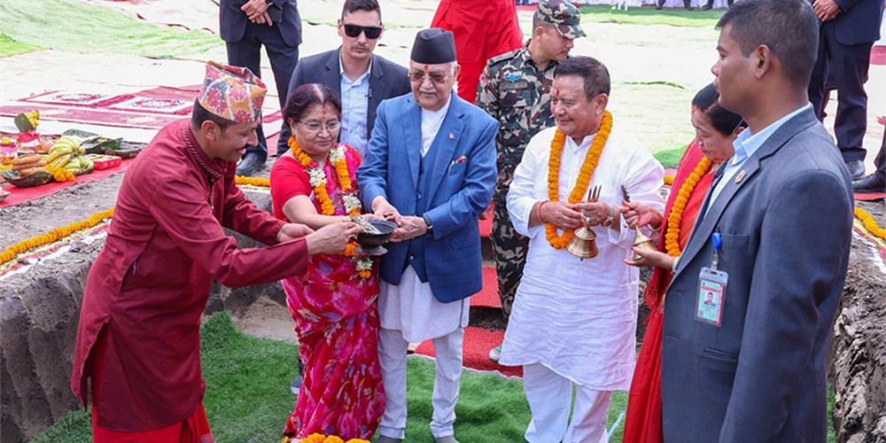 एमालेलाई मीनबहादुर गुरुङबाट जग्गा दान लिने बाटाे खुल्याे