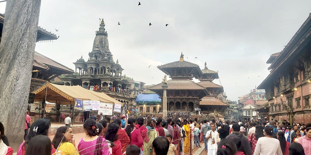 पाटनस्थित कृष्ण मन्दिरमा दर्शनार्थीको घुइँचो 