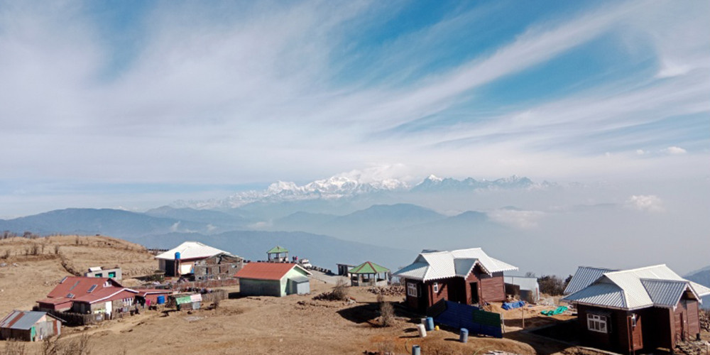 हिमाल हेर्न माइजोमाईमा पर्यटक आकर्षित