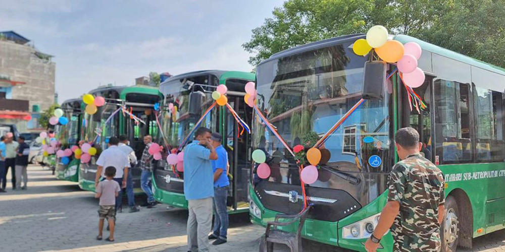 इटहरीमा सुरुभयो बिजुली बस सेवा