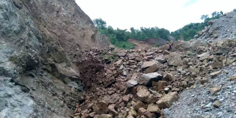 मध्यपहाडी लोकमार्गको पर्वत खण्डमा तीन ठाउँमा पहिरो, सडक अवरुद्ध