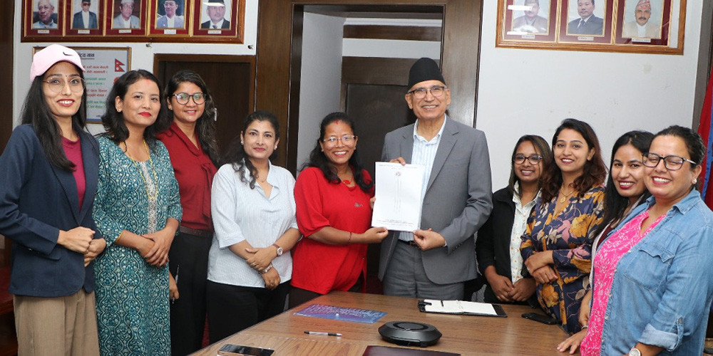 प्रशासनको लिकेज टाल्दै लक्ष्य अनुसारको राजश्व उठाउँछुः अर्थमन्त्री पौडेल
