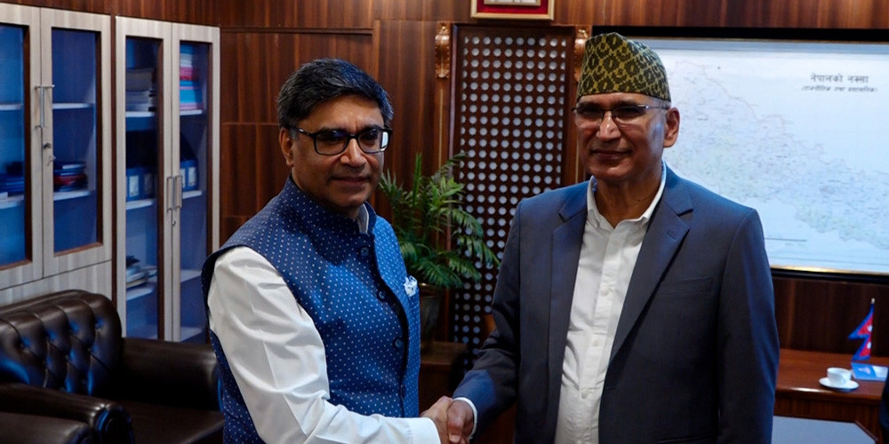 स्वदेश फर्किनुअघि भारतीय विदेश सचिवले भेटे अर्थमन्त्री