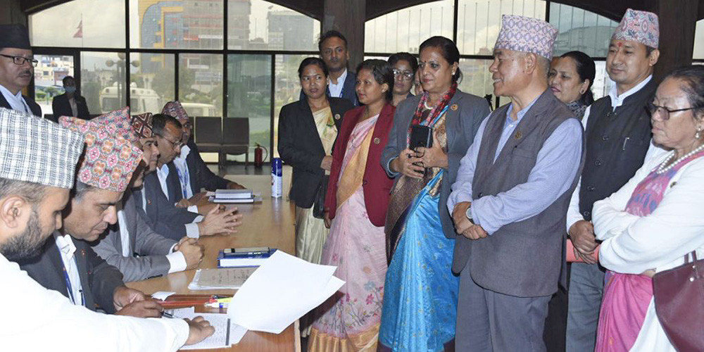 पुष्पा भुसालको उपसभामुखमा उम्मेदवारी दर्ता 