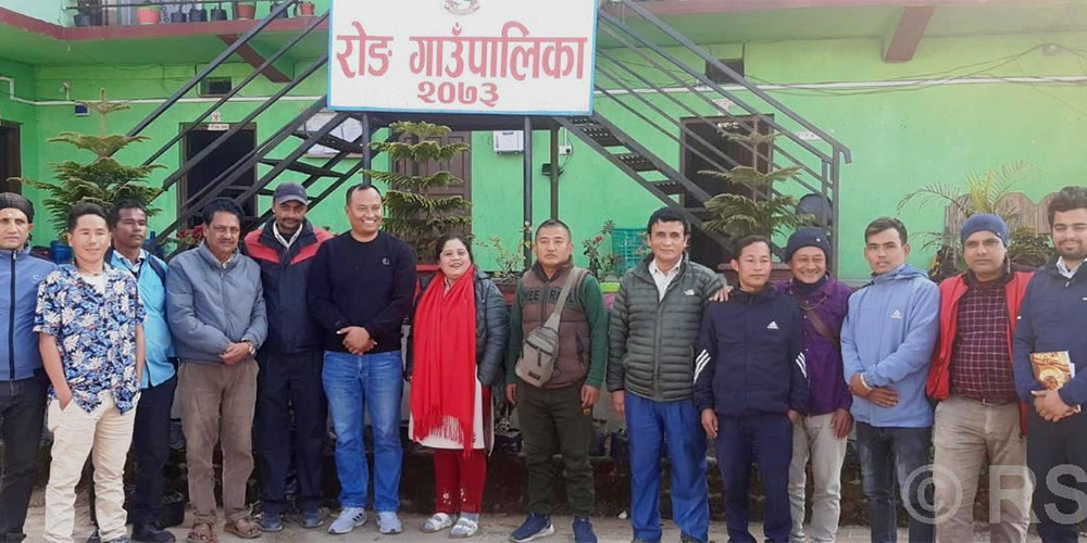 इलामको रोङमा व्यावसायिक मौरीपालन