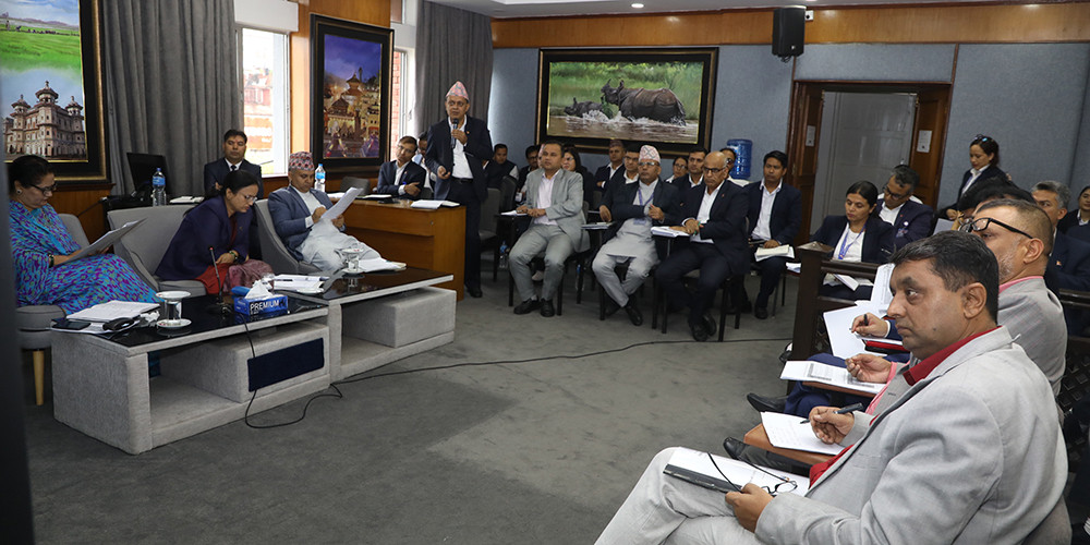 मासिक प्रगति प्रतिवेदन बुझाउन सञ्चारमन्त्रीको निर्देशन