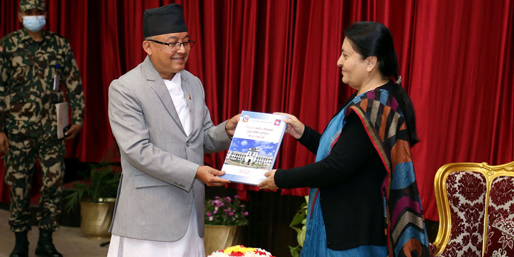 निर्वाचन आयोगद्वारा राष्ट्रपतिसमक्ष १६ औँ वार्षिक प्रतिवेदन पेश
