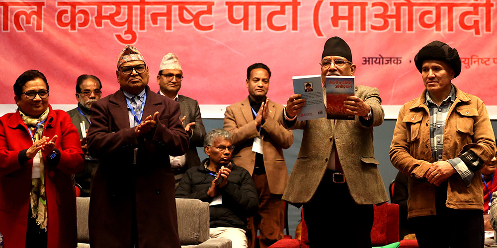 केसीको ‘नेपाली क्रान्तिको आँखाीझ्याल’ पुस्तक लोकार्पण
