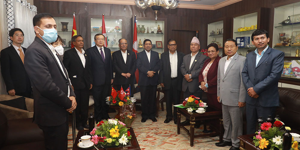 माओवादी अध्यक्ष दाहाल र सिपिसी विदेश विभाग प्रमुख लिउबीच भेटवार्ता