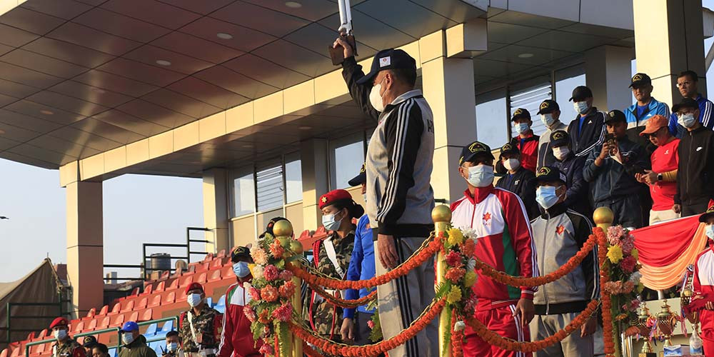 प्रधान सेनापति म्याराथन प्रतियोगिता २०७८ को उद्घाटन गर्दै प्रधान सेनापति प्रभुराम शर्मा (फोटो फिचर )