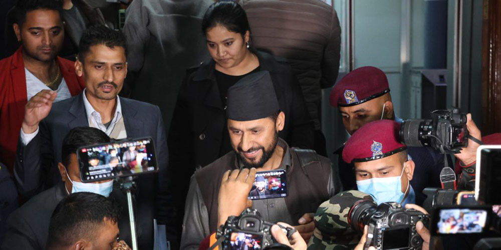 सर्वोच्चको फैसला : नागरिकता प्रकरणमा लामिछाने ठोषी ठहर, गृहमन्त्री र सांसद दुवै पद गयो