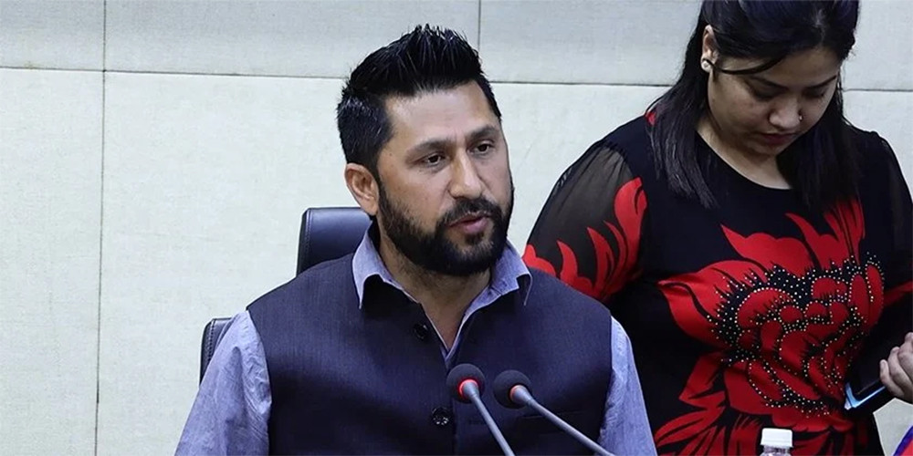‘कुनै ईफ, बट’को सहारा नलिई सहर्ष पराजय स्वीकार गर्न कार्यकर्तालाई रवि लामिछानेको निर्देशन 