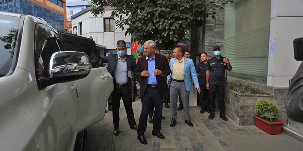 दाहाललाई श्रद्धाञ्जलि दिन शीर्ष नेता नर्भिक अस्पतालमा