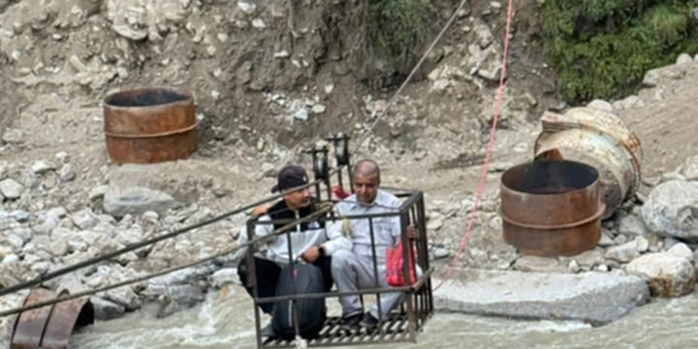 तुइन र फड्केले जोडियो तातोपानी नाका