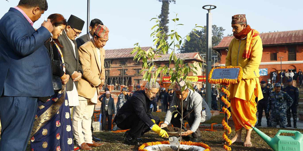 भारतीय विदेशमन्त्रीद्वारा पशुपतिनाथ मन्दिरमा पूजा