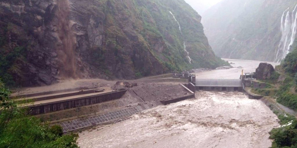 माथिल्लो तामाकोशीमा पहिरो : चार जनाको अवस्था अझै अज्ञात
